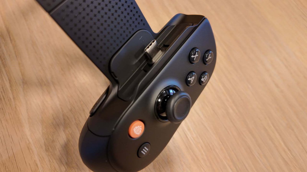 close-up of the backbone pro buttons