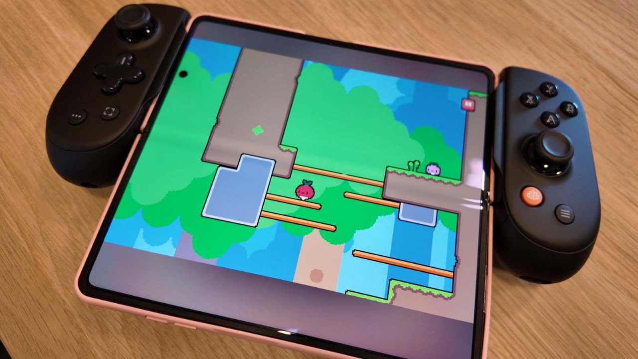 dadish being played on a foldable nested in the backbone pro