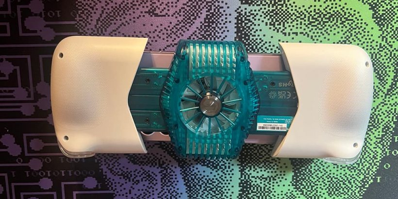 Back view of X3 Pro extended with samsubg galaxy s22 inside it