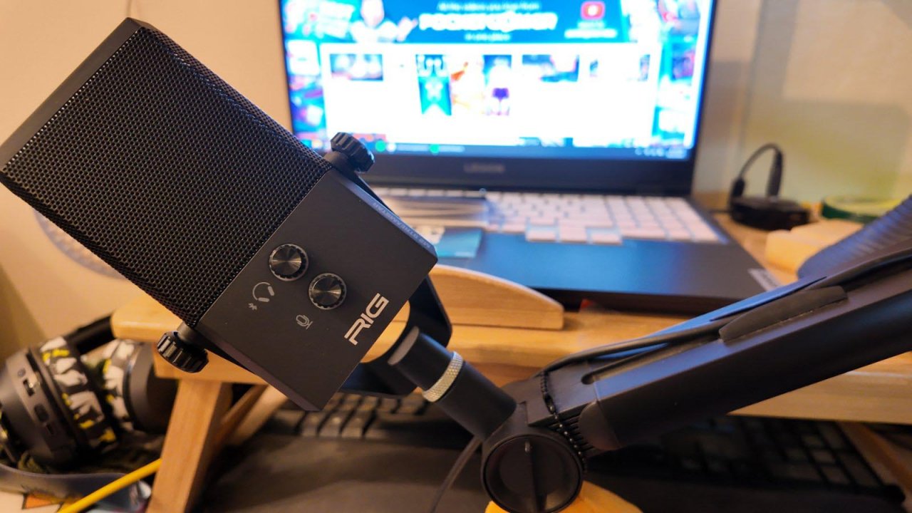 the rig streamstar mounted on a boom arm